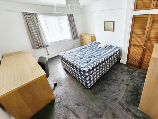 4 bedroom semi-detached house to rent - Photo 1