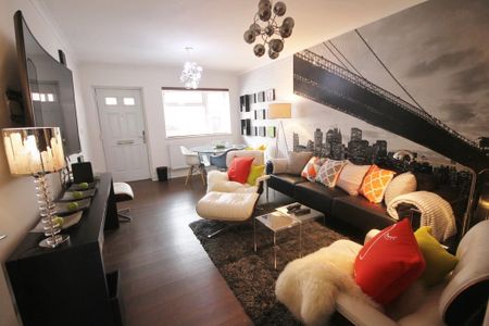 4 bedroom end of terrace house to rent - Photo 3