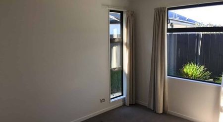 Fabulous Family Home - Photo 2