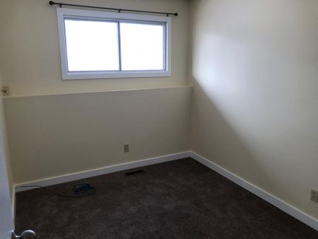 Newly Renovated 2-Bedroom Unit with In-Suite Laundry!! - Photo 5