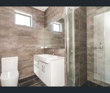 Contemporary Townhouse in Prime Location - Photo 6