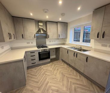 3 bedroom semi-detached house to rent - Photo 3