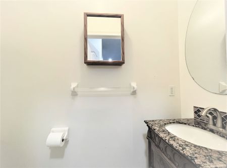 For Lease - 137 Bothwell Crescent, Newmarket, Ontario - Photo 2