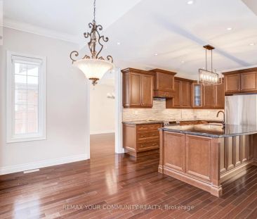 93 WILLIAM BOWES BOULEVARD - Photo 2