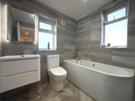 3 bedroom semi-detached house to rent - Photo 5