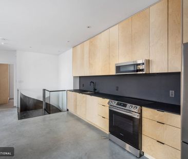 Condo for rent on the Plateau Mont-Royal | Semi-furnished & renovated - Photo 2