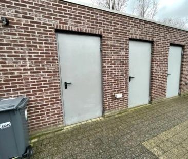 Ruim, sfeervol appartement met 2 slaapkamers, terras en een autosta... - Photo 6