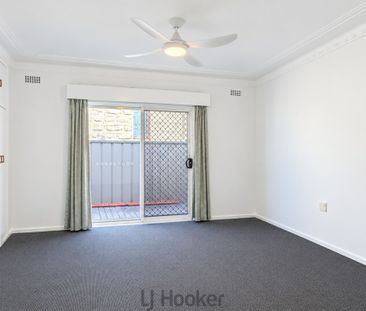 Spacious Five-Bedroom Family Home with Freshly Updated Interiors! - Photo 3