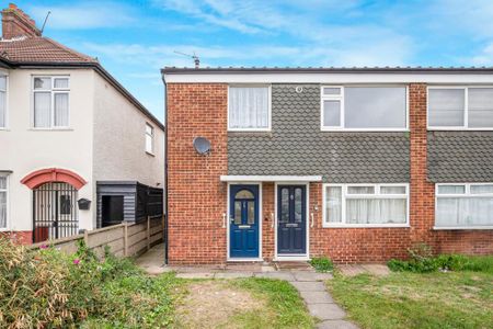 2 bedroom end of terrace house to rent - Photo 2