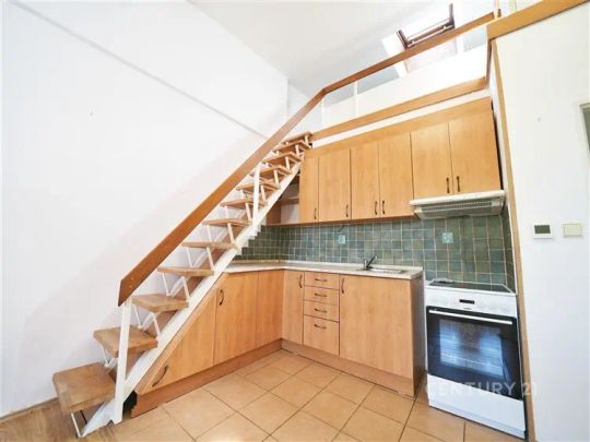 Pronájem zděného bytu 2+kk s krytým parkovacím stáním Havlíčkův Brod, Výšina - Photo 1