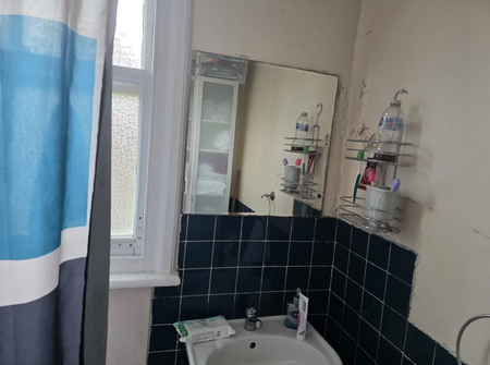 1 bedroom in a flat share to rent - Photo 3