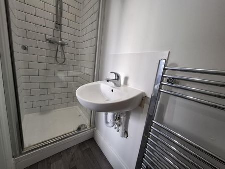 1 bedroom in a house share to rent - Photo 4