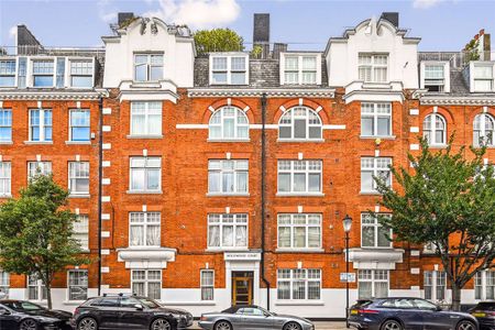 A bright and airy two bedroom apartment on the fourth floor of a period building with the benefit of a lift. - Photo 3