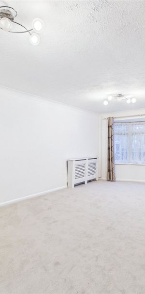 Hinstock Close, Hampshire Hinstock Close, Hampshire - Photo 1