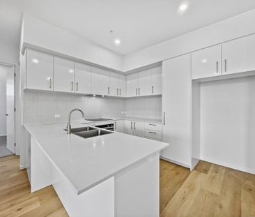 Stunning Apartment Only a Stones Throw to Everything! - Photo 4