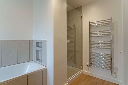 A modern two bedroom apartment - Photo 5