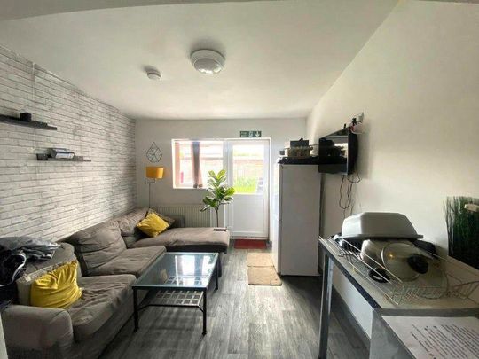 1 bedroom in a house share to rent - Photo 1