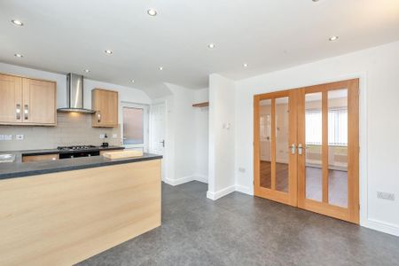 3 bedroom detached house to rent - Photo 4