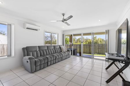 Modern, Low-Maintenance Living in a Prime Coomera Location - Photo 5