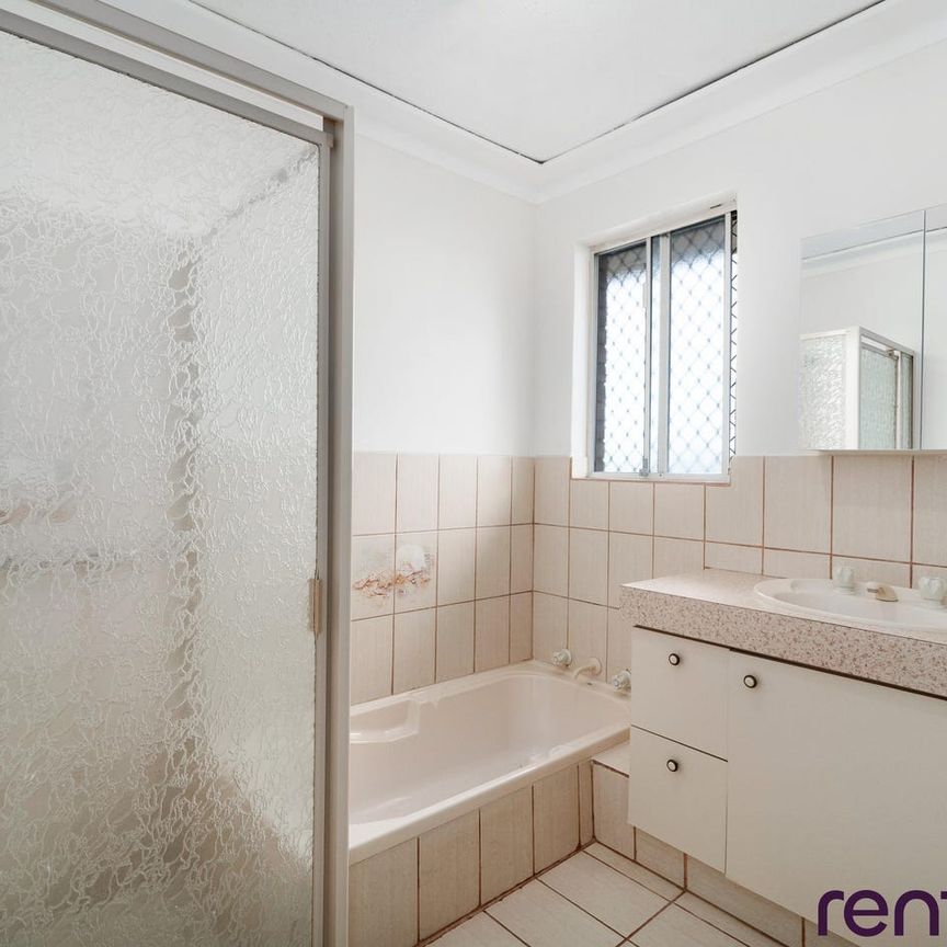 YOUR PERFECT FAMILY ENTERTAINER - Photo 1