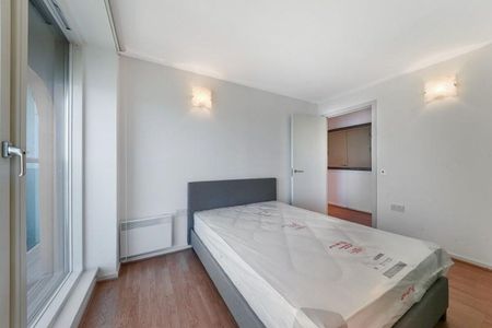 2 bedroom apartment to let in Seacon Tower, E14 - Photo 3