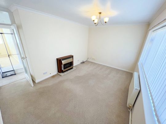 2 bedroom bungalow to rent Holme Close, Oakington, Cambridge, CB24 - Photo 1