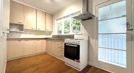 Sunny & Spacious 3-Bedroom Family Home in Glen... - Photo 4