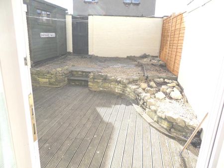 3 bedroom terraced house to rent - Photo 3