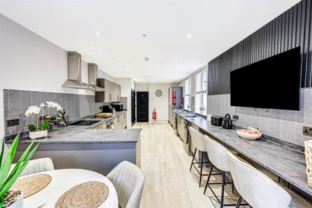 1 bedroom in a house share to rent - Photo 4