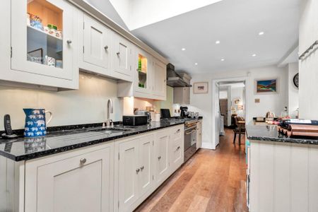 4 bedroom terraced house to rent - Photo 5