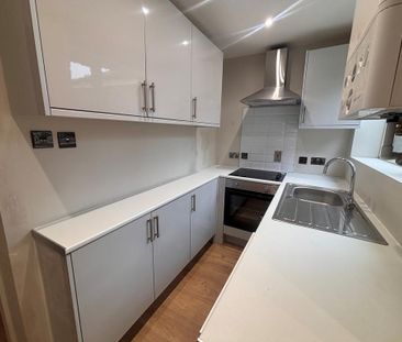 2 bedroom terraced house to rent - Photo 4