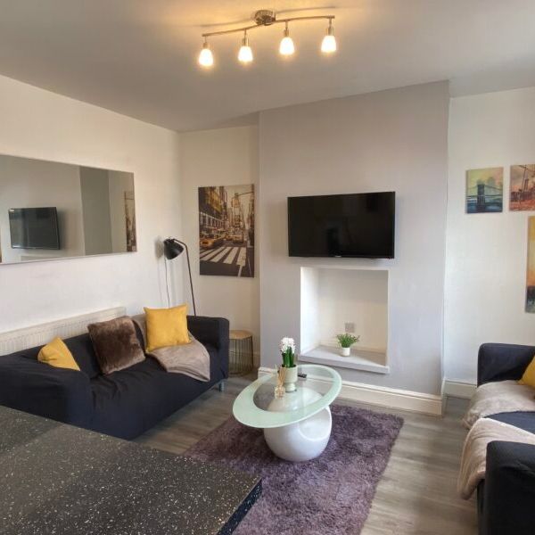 Harold Mount, Hyde Park, LS6 1PW - Photo 1