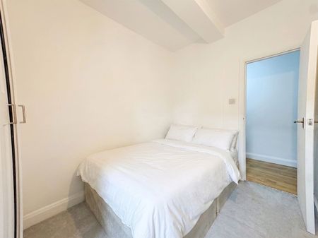 Flat 10, Apsley House 23-29 Finchley Road, London, NW8 0NU - Photo 5