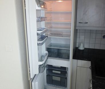 Schöne 3 Zi.-Dachwohnung mit grosser Terrasse nähe Tram - Photo 3