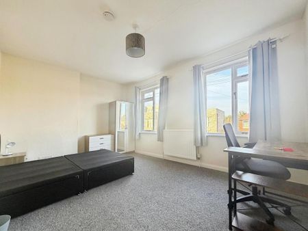 4 bedroom property to rent - Photo 5