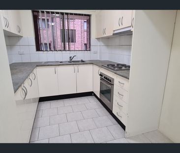 Spacious 2-Bedroom Apartment in a Prime Location! - Photo 3