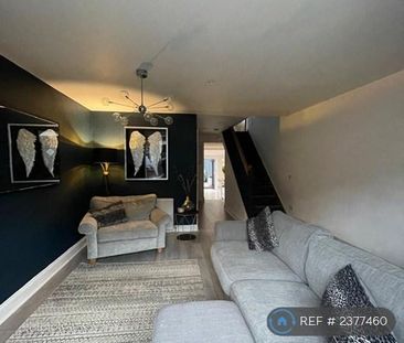 3 bedroom end of terrace house to rent - Photo 2