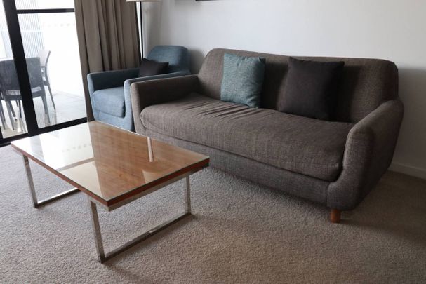 STUNNING FULLY FURNISHED ONE BEDROOM APARTMENT - Photo 1