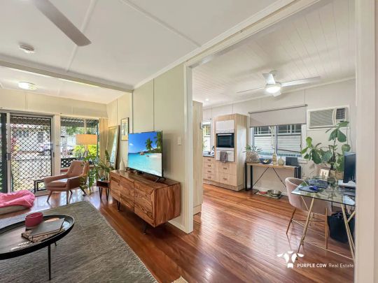 “2 Living areas, Huge yard, Great location.” - Photo 1