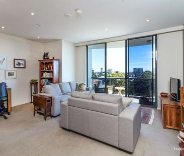 High level spacious 1 bedroom with good view - Photo 6