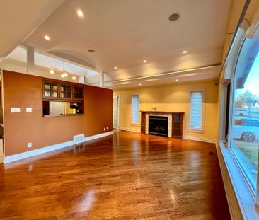 For Lease - 366 Winston Road, Oakville, Ontario - Photo 2