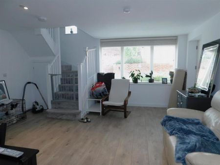 2 bedroom end of terrace house to rent - Photo 3