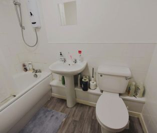 2 bedroom Flat in Flat 22, Leeds - Photo 5