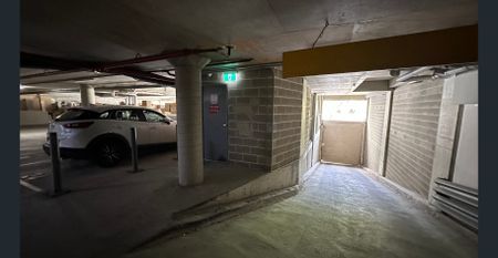 Renovated beauty that’s a few steps from Westfields - Photo 4