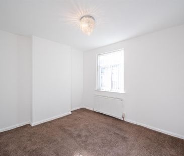 2 bedroom end of terrace house to rent - Photo 4