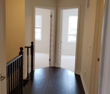 Townhouse For Lease | N8137346 - Photo 6