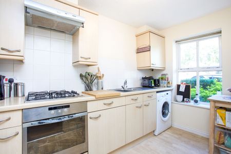 Bevan Gate, Bracknell, RG42 - Photo 4