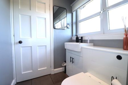 3 bedroom semi-detached house to rent - Photo 5