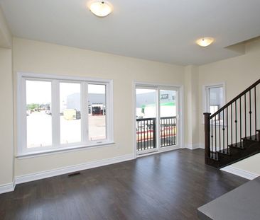 For Lease - 12 Elgin Court, Bradford West Gwillimbury, Ontario - Photo 1