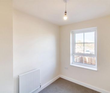 3 Bedroom House - Semi-Detached - Photo 2